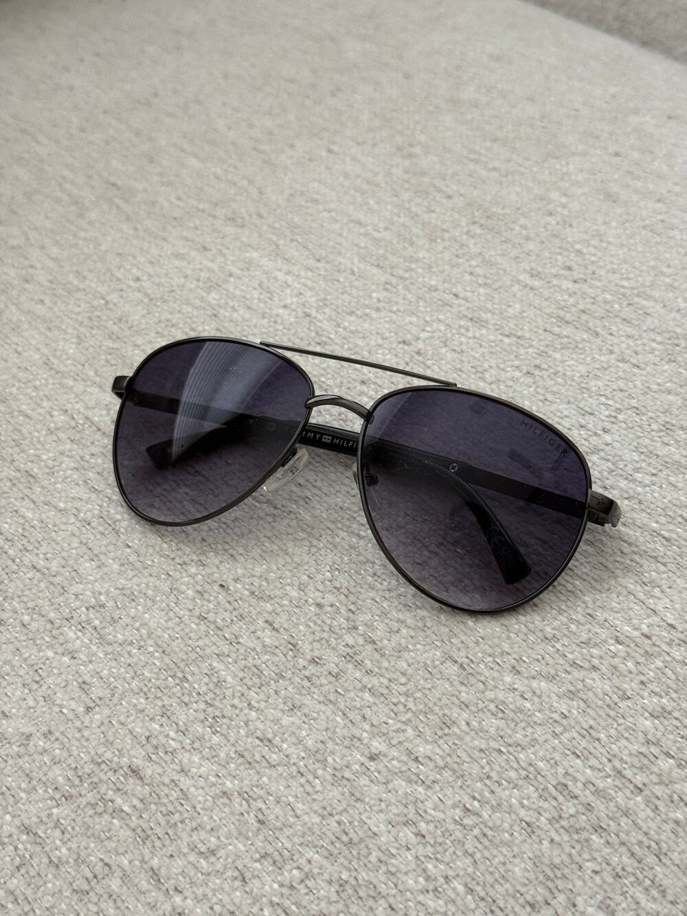 Tommy Hilfiger TH Aviator Sunglasses Gunmetal Silver Dark Gray Gradient Ombre